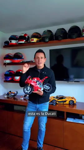 Ducati Panigale V4S versión LEGO® Technic, un set espectacular, con un alto nivel de detalle, 1.603 piezas y un fiel reflejo de toda la ingeniera de la marca italiana, como solo LEGO® lo sabe hacer 