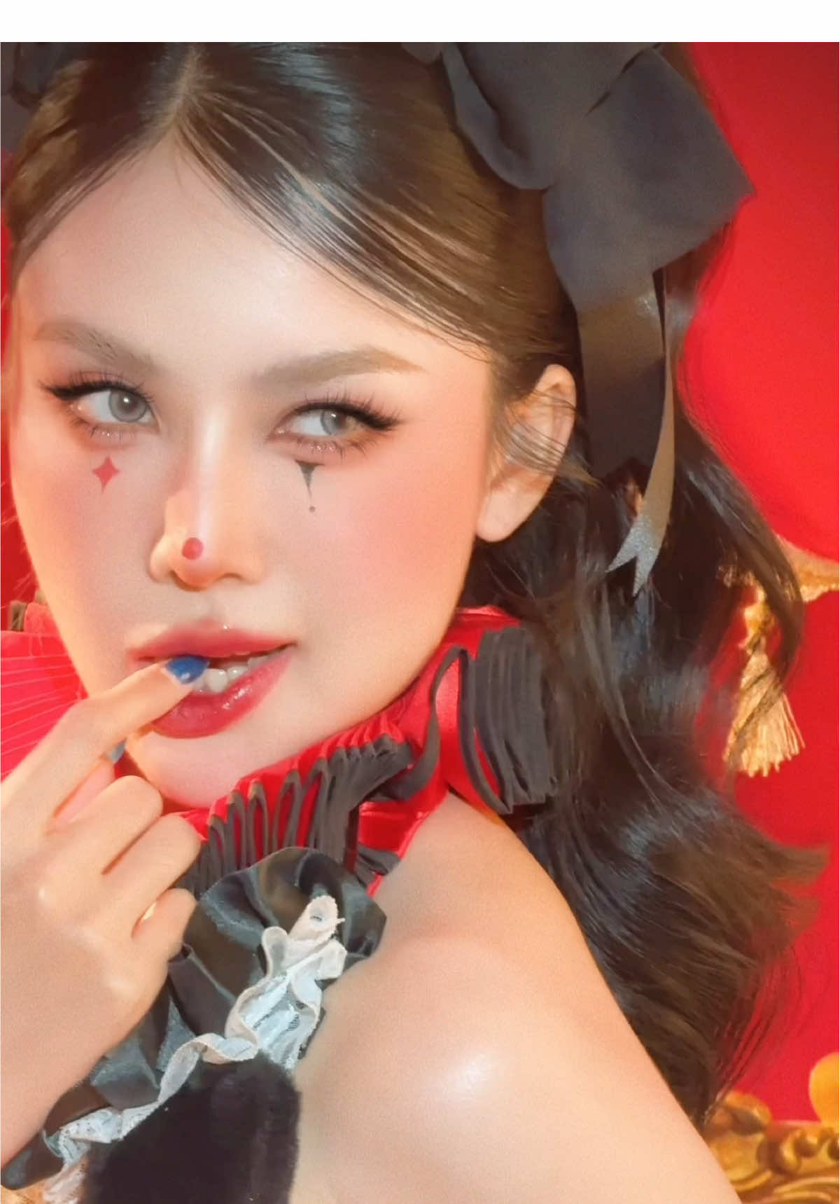 Trust my cards.♠️♣️🃏 #ChompuAthita #ชมพูอทิตา  #halloween @Dazzling Studio✧˖* ช่องหลัก 