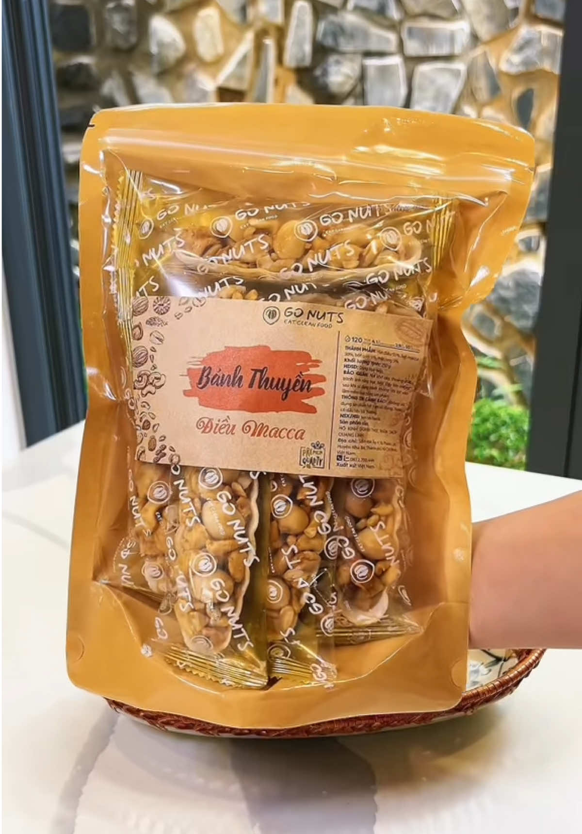 Ăn theo #review của C #vohalinh và kết quả là muaa lại lần 3 rồi đó các bà, hạt thơm giòn rất ngon… #banhthuyen #banhthuyenmixhat #anvat 