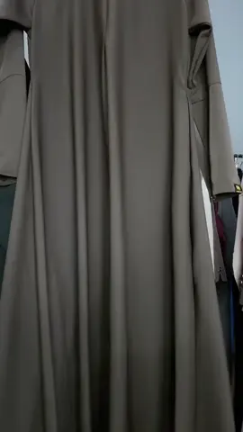 Abaya Medina Exclusive by Auliyaahijab, bahan premium! Adem, nyaman, dan flowy. Sekali coba langsung jatuh cinta!