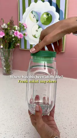 Meal prep just got smarter 🥗 This reusable jar-style container keeps ingredients fresh by stacking everything vertically, and the built-in opening turns into your bowl when it’s time to eat. Less mess, fewer dishes, more simplicity. Link in bio #mealprep #healthyhacks #kitchengadgets #reusable #HomeHacksWithCarolina