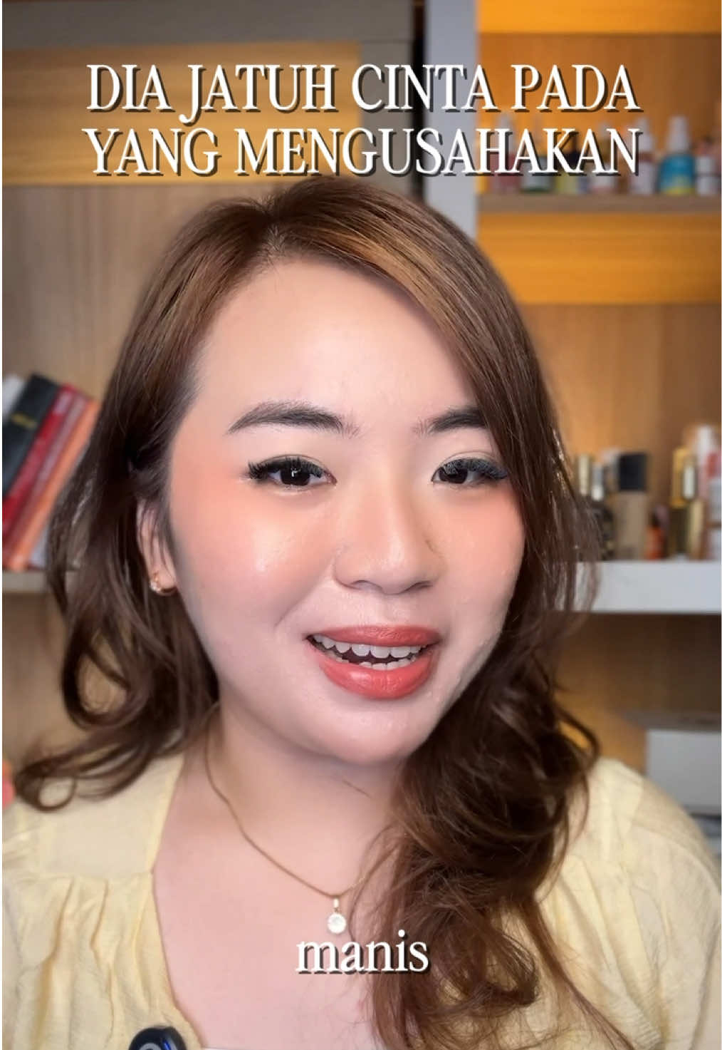 Perempuan sekarang nggak lagi jatuh cinta sama janji atau fasilitas. Bukan soal siapa yang bisa ngasih dia ini itu tapi siapa yang benar-benar mau berusaha bareng dia. Karena cinta yang nyata nggak datang dari seberapa banyak kamu punya, tapi seberapa besar kamu niat untuk tumbuh dan memperjuangkan. #katanyakezia #sinicikezkasihtau #lifequotes #selfgrowth #Relationship