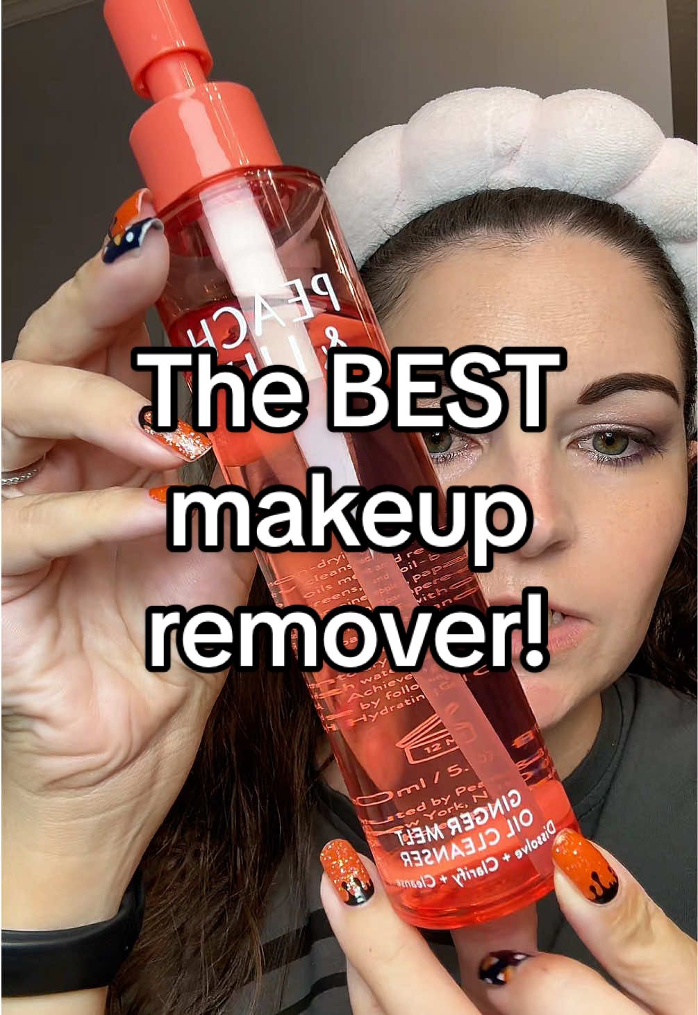 This makeup remover will make your life SO much easier! It cleans quickly and leaves your skin feeling soft and hydrated. It comes in a HUGE bottle and lasts forever! I used to dread taking my makeup off at night and now it literally takes me less than 2 minutes. I’m not exaggerating when I say this is the easiest and best cleanser I have found. Don’t wait, it sells out regularly! #peachandlily #gingermeltoilcleanser #makeupremoval #easyskincare #skincaretips 