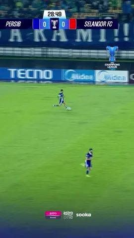 Stadium Gelora Bandung Lautan Api gemuruh dengan jaringan pertama dari Adam Alis, hasil serangan balas Persib Bandung! 🔵 #ACL2