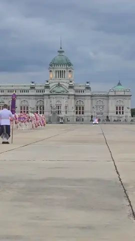 คลิปเต็ม วินาทีที่ประชาชนวิ่งเข้าหาในหลวง #วันปิยมหาราช #23ตุลาคม2568 #ขออนุญาตเจ้าของคลิปครับ