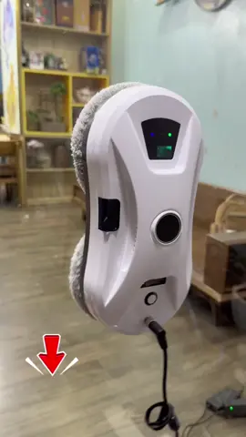 Ngắm em robot lau hoài không chán các bác ạ #robotlaukinh #laukinhtudong #donnha #maylaukinh 