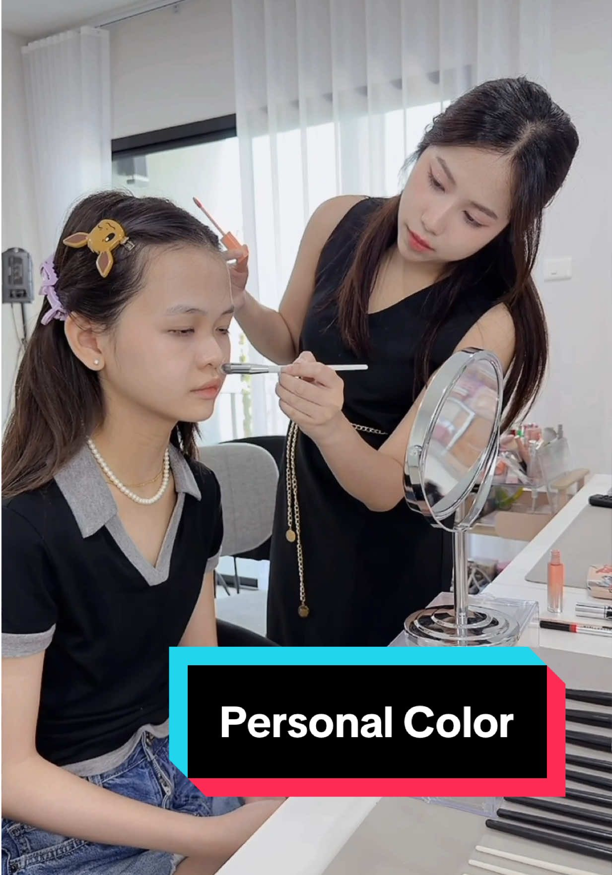 @Colorist bkk หาโทนสีที่ใช่ของเอมี่และเรียนแต่งหน้า #coloristbkk #เอมี่ #theamyfamily #บ้านฉัน #แม่โม 