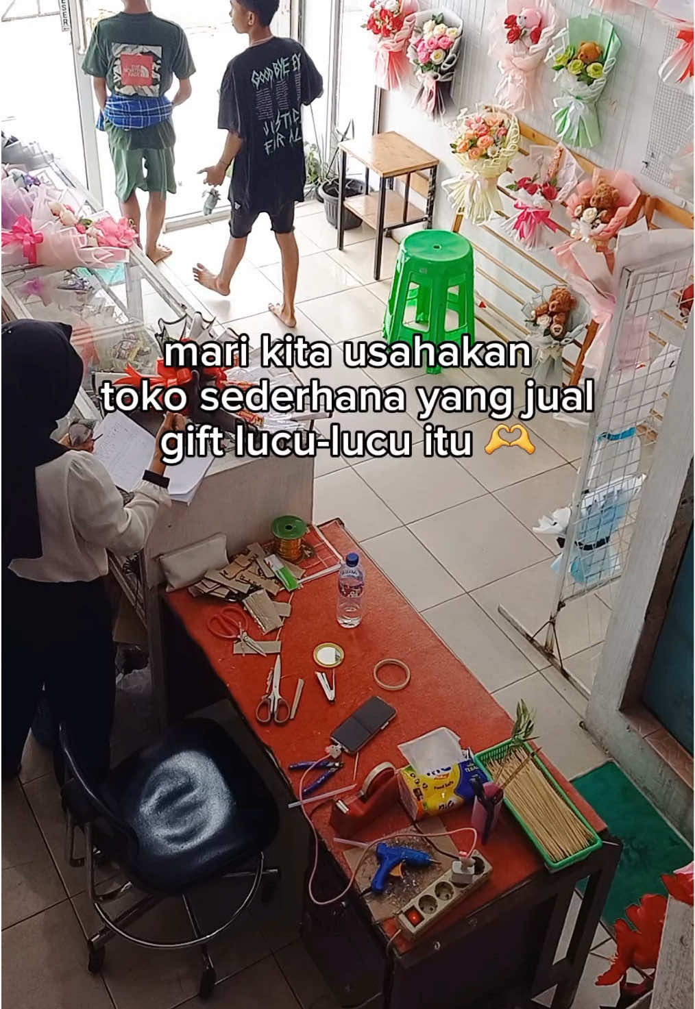 #tokobuket #tokoflorist #floristsoftiktok #fyptiktokviral #fyptiktokindonesia #buketwisuda #buketvalentine #buketulangtahun 