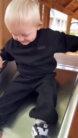 Dit is toch zo schattig hij word zoooo snel groot🥹❤️ de tijd vlieg❤️@Enzo Knol @Myron Koops 