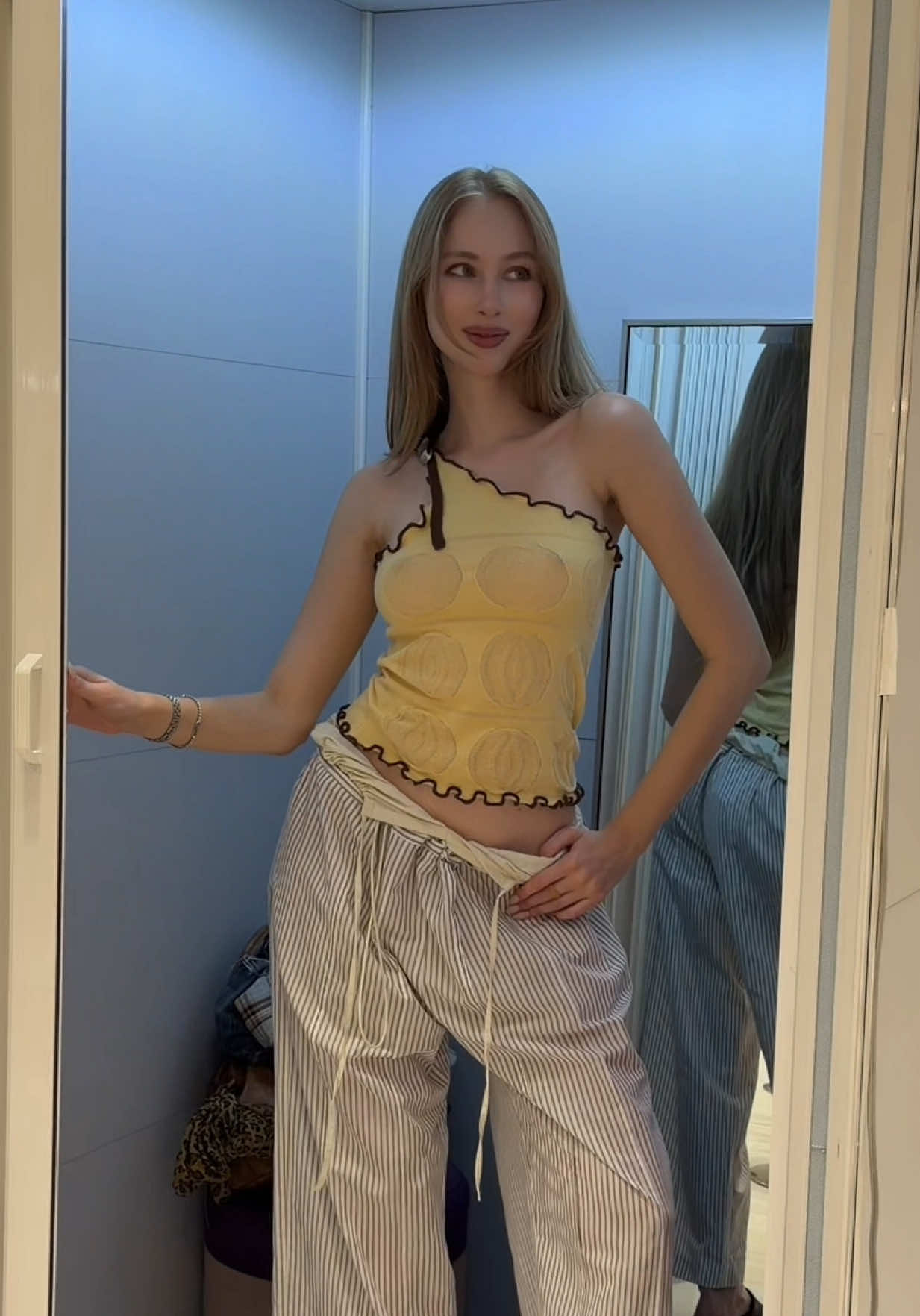 The best resort-wear clothing brand @Mitr ✨🐚🫶🏻 #shoppinginbangkok #mitr #thaidesigner 