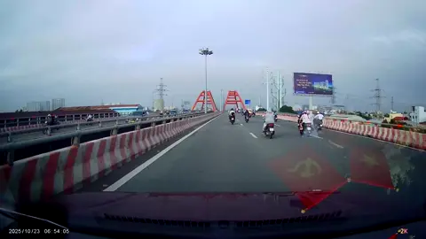 Xe máy cháy hết  hết làn ô tô làn 80km