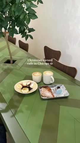 @kazkachicago is a new, warm & inviting cafe in Chicago known for their traditional Ukrainian breakfast and brunch dishes! We especially loved their syrnyky which are cheese pancakes served with spiced cherries 🥞🍒 #chicagofood #chicagocoffee #ukranianfood #lakeviewchicago 