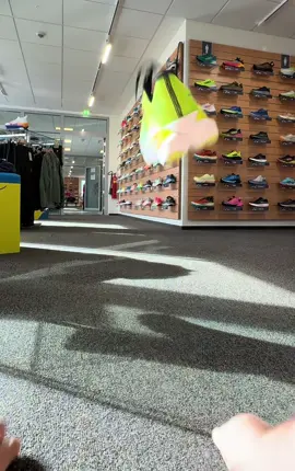 HOKA Mach X3 Pebax plate 😱 Link in bio 👆📱 @hoka_eu  #hoka #machx3 #fast #Running #shoe 