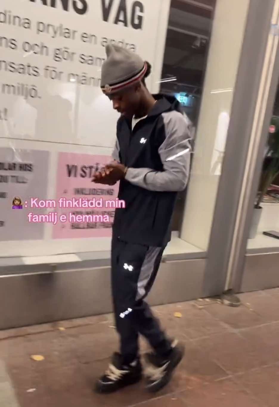 D kommer +7 av andra färger till dressen som släpps imorn👀 Checka länk i bio!!!#plugdayys #fyp #viral #underarmour #stockholm