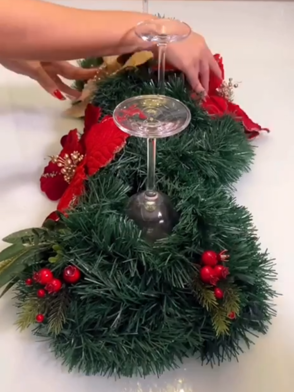 Kit  De Festão 9cm Enfeite Arvore De Natal Decoração Natalina Aproveitem para comprar seus enfeite de Natal!! ✅️26,96 GOSTOU?COMENTA EU QUERO QUE TE ENVIO O LINK  #NATAL #ENFEITES #COMPRINHAS 