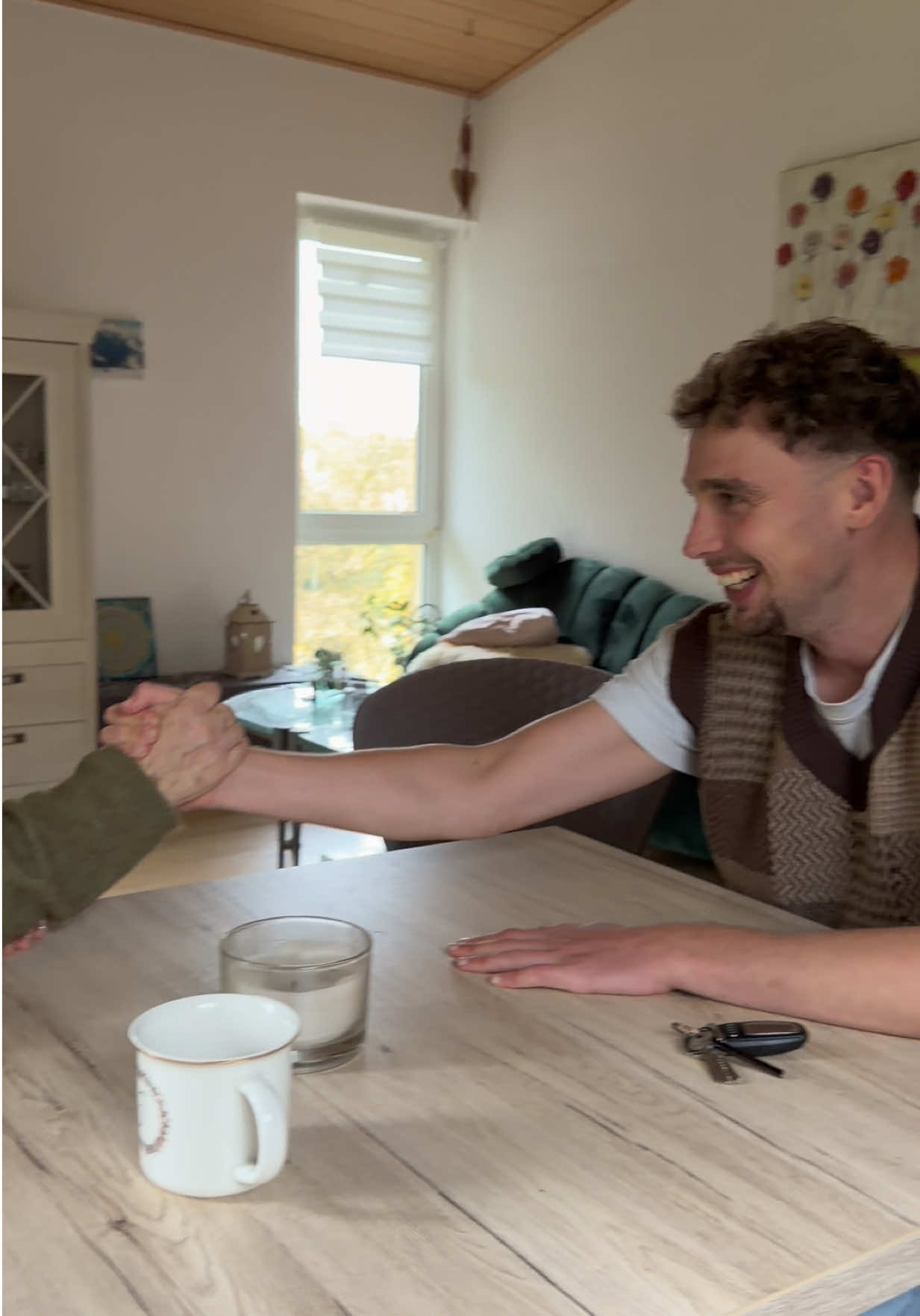 Immer wieder schön mit Oma Geschäfte zu machen 😂🕺🏻 #janeksehrenomi #fürdichseite #unterhaltung #spass #zocken 