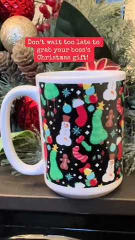 These are selling quick 🎄 🎅🏻 #funnymugs #giftsforher #christmasmugs #whiteelephantgift #coffeemugs 