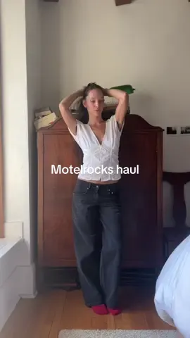 They have the best comfy fall staplesss @MOTEL #motelrocks #fyp #tryonhaul #clothinghaul #fallfashion 