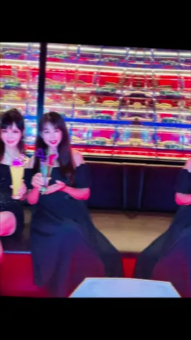 CROSS ROPPONGI あみちゃんと夜遊び めちゃくちゃゴージャスな空間にワクワクしちゃった フラミンゴ🦩とハートのドリンクも可愛かった〜🩷 たまには昔を思い出してクラブも楽しい〜💕💕💕 #crossroppongi #クロス六本木#ナイトクラブ #六本木クラブ #夜遊び 