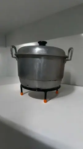 Tatakan serbaguna BL77 Besi 8mm ini terbuat dari bahan logam padat yang kuat dan tahan panas tinggi. Dilengkapi lapisan karet anti slip, membuatnya stabil saat digunakan untuk panci, wajan, atau galon. Desain minimalis, awet, dan mudah dibersihkan — pilihan tepat untuk dapur rapi, estetik, dan aman dari permukaan meja gosong! #TatakanPanci #PeralatanDapurViral #DapurRapiEstetik #TatakanAntiPanas #tiktokmademebuyit 