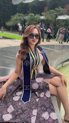 sarjana science nya udah tinggal pasanganya aja belom #itbgirls 