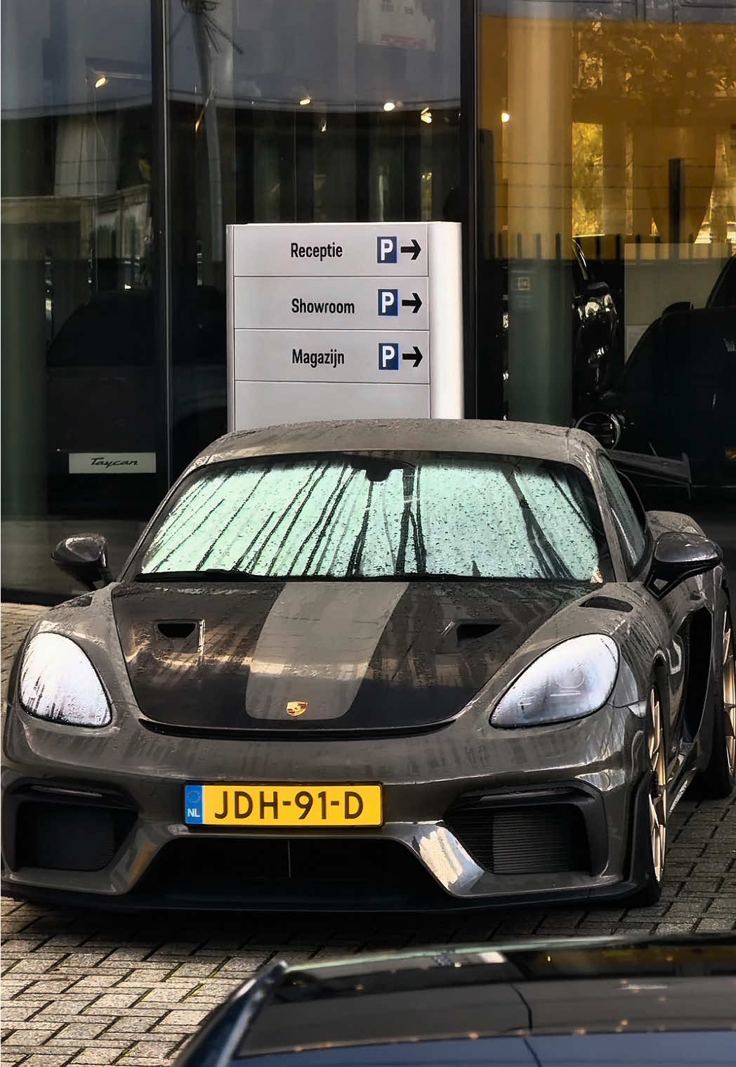 The rain was a paid actor✨🤩 #porsche #gt4rs #carsoftiktok #carintherain #CapCut 