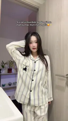 Nhìn basic mà sang ha có con mèo ở túi làm điểm nhấn nữa chứ hehe