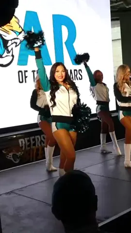 core memory - dancing at wembley 🇬🇧🥹❤️ #nflcheerleader #nfluk #wembley #londongames 