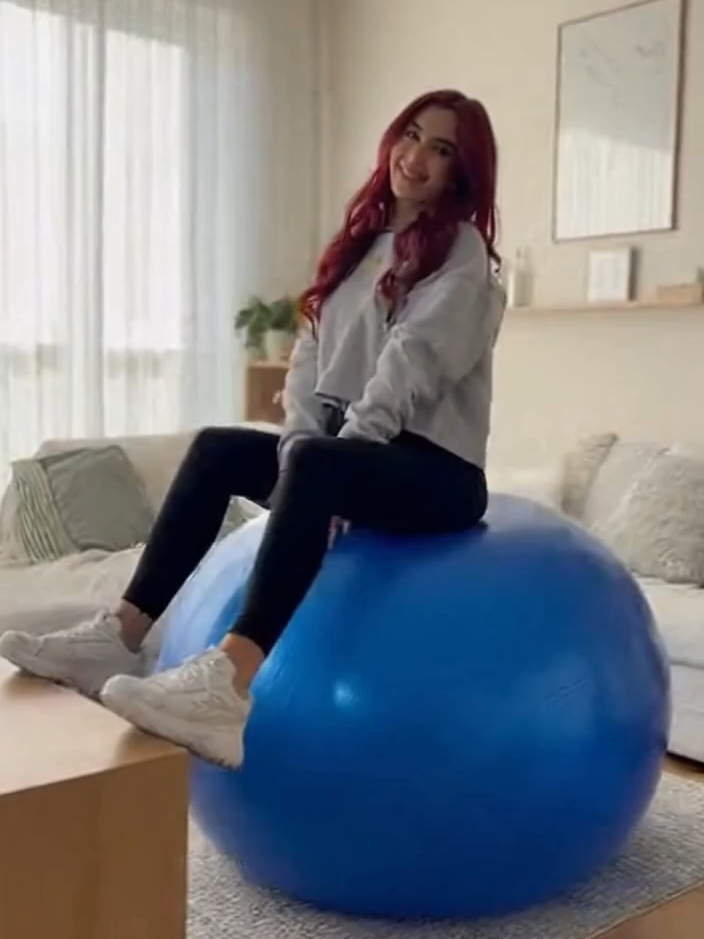 The cutie in the living room on the big blue. #bouncing #yogaball #relaxing #sora2