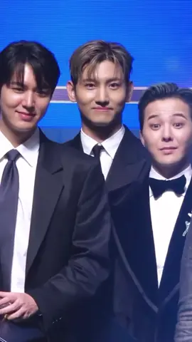 Đã Lee Min Ho, rồi còn GD, rồi còn Chang Min nữa. Ba huyền thoại chung 1 khung hình. Thật sự chỉ có fan Gen 2 mới thấm thía đc hai chữ “huyền thoại” qua video này ❤️#Giải Thưởng Văn Hoá Và Nghệ Thuật Đại Chúng Hàn Quốc Lần Thứ 16#GDRAGON #GD #Übermensch #leeminho 