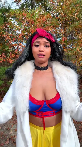 when the tripod is too high but the show must go on #hahaha #snowwhite #halloween 