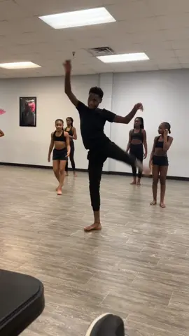 At the Pink 💞 Pink Pearl Dance Company ‼️#willanizedtour #adayinmylife #coach #fyp #dance 