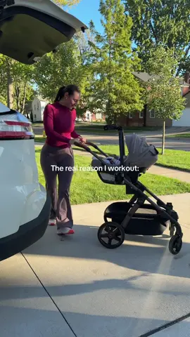 Especially with my 15 week old who’s already over 18 lbs😅 #momtok #MomsofTikTok #strongmom #momhumor 