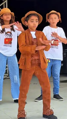 O moleque arrebentou no piseiro, durante a Juá Literária! 