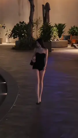 Yêu lầm #beautiful #thoitrangduongpho #fyppppppppppppppppppppppp #gaixinh #hashtag 