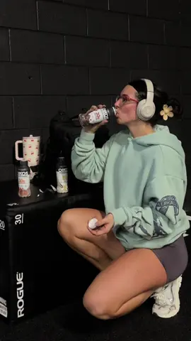 Let me just say I am not a huge protein shake girl because of taste but @OikosProtein knocked it out of the park with this one. A creamy yet light and smooth flavor packing 30g of complete protein per serving. This will be a staple in my house for my busiest of days. #highprotein #oikosstrong #proteinshake #CapCut 