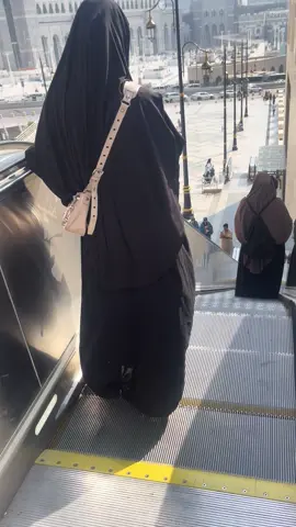 Eskalator viral yang selalu rame di Jabal Omar 😍😍😍🥰🥰🥰#makkahmadinah🕋 #makkah #umroh2025 #fyppppppppppppppppppppppp #fypシ゚ 