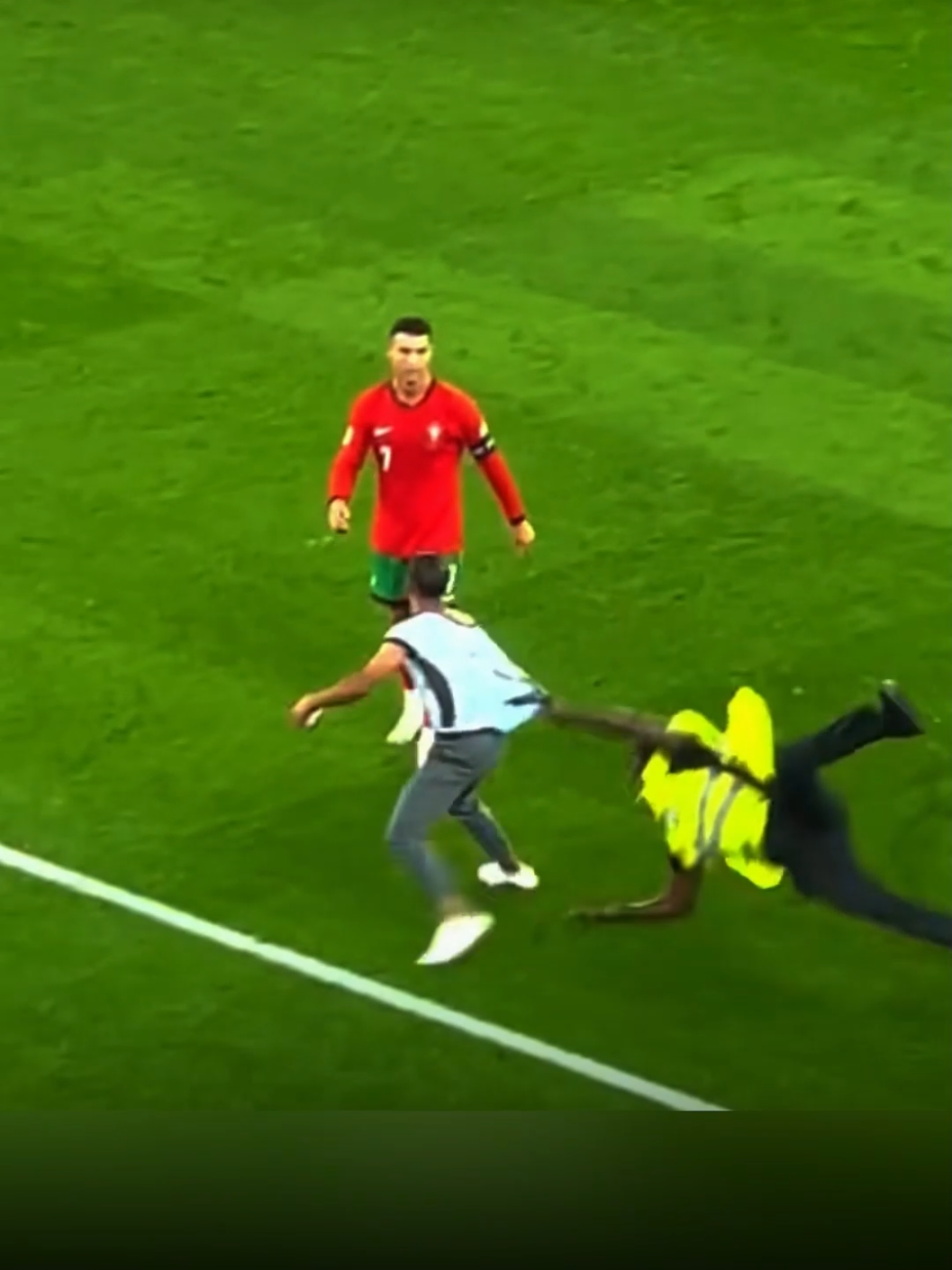 Players vs pitch invaders #Soccer #respect #football 