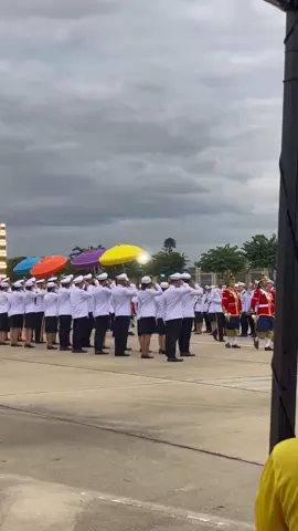เกิดเหตุการณ์ไม่คาดคิด ประชาชนวิ่งเข้าไปหาในหลวงและพระราชินี ขณะเสด็จพระราชดำเนินทรงวางพวงมาลาวันปิยมหาราช