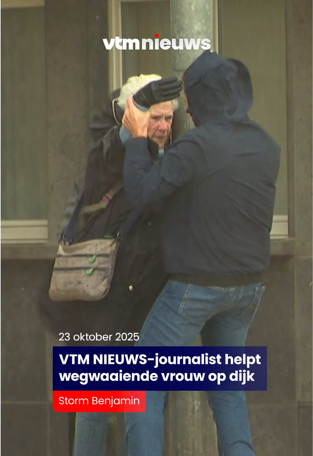 Tijdens storm Benjamin hielp VTM NIEUWS-reporter Klaas Danneel een vrouw in nood op de dijk in Oostende. Windstoten tot 104 km/u zorgden voor zware schade langs de kust. Wandelen zonder steun was haast onmogelijk. #vtmnieuws #vtm #stormbenjamin #oostende #viral 