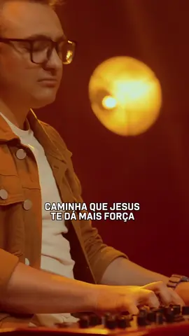 • Eu Vou Te Levantar | @daletehungriaoficial 🙌🏼🔥 Não importa quantas vezes você caiu, nem o quanto se machucou tentando. Deus não te deixou. Ele ainda acredita em você. Ele te ergue, te limpa, e te coloca de pé novamente, porque o que Ele começou na sua vida, Ele vai terminar. 📺 No canal Dalete Hungria no YouTube #TodahMusic #DaleteHungria #SomosFeitosdeSonhos