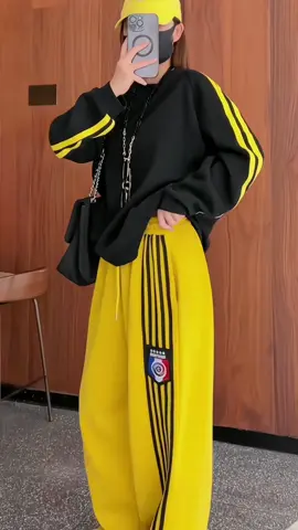 Bước đi trong chiều mưa …. …. #Tik#TikTokAwardsVNt#aothunp#tipsphoidoxinho#phoidohottrendt#outfitxinhmoingayo#phoidoxinho#thoitrangt#setnidongr#viraltiktokt#setnidongt#bothethaonuadong2025❄️ 