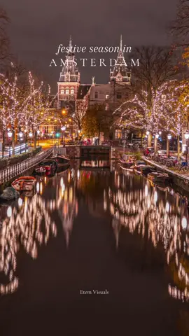 Christmas decorations in Spiegelgracht, the most beautiful canal in Amsterdam✨ #amsterdam #christmas #christmasdecor #timelapse #amsterdamcanals 