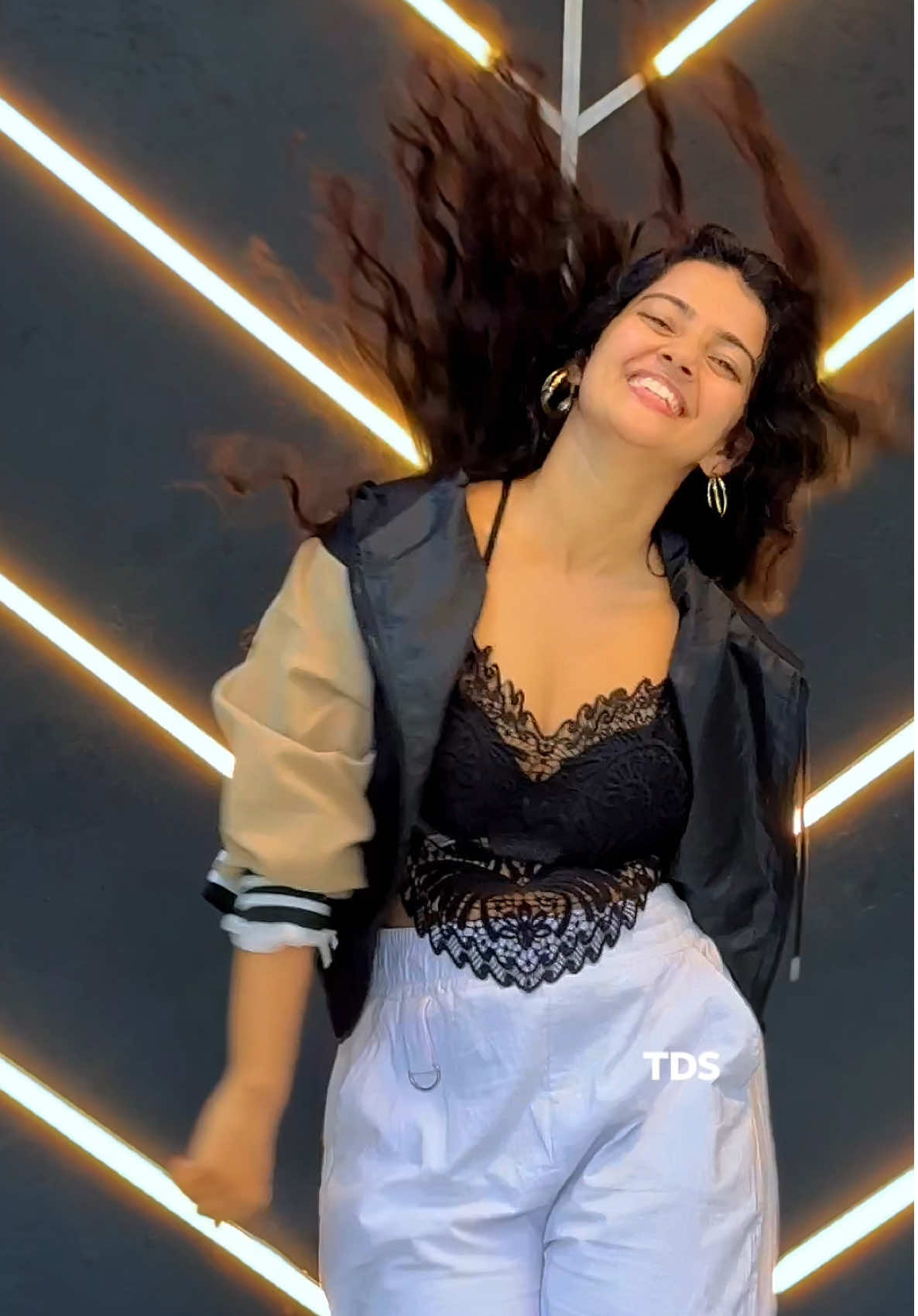 එයා මෙච්චර හැඩ ඇයි? ඇයි ?🥰 DC -@Teev හැඩ කෙල්ලො ටික නටමුද එහෙනම්🙊#teevdanceschool class details 0759723223 #dance #teevofficial #viralvideo #TDS 