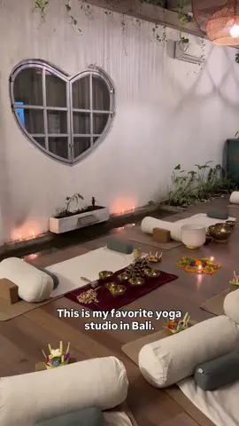 Thank you @heartspace.bali , every session was more intense than the last. I unravelled layers upon layers of healing in your cozy beautiful studio in ubud. The first day I came here, I knew it wouldn't be my last. Thank you for all that you do. I am so blessed to have stumbled upon this authentic powerful sanctuary. 😍🙏 FYI, I must highlight, they have the best cacao i've ever had!!! It was so thick, so chocolatey, so yummy!!! 🤤 You can also order it at their vegan cafe @flourish.glutenfree I wish they could hook me up with 1 gallon of cacao 😋 I found and booked this via classpass. They’re giving an exclusive free trial (with 20 bonus credits!) when you join via this link https://classpass.com/refer/DE4018V317 #ubud #ubudbali #bali #yoga #cacaoceremony  
