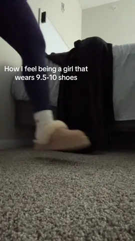 Hot girls have big feet its ok #girlie #shoe #ugg 