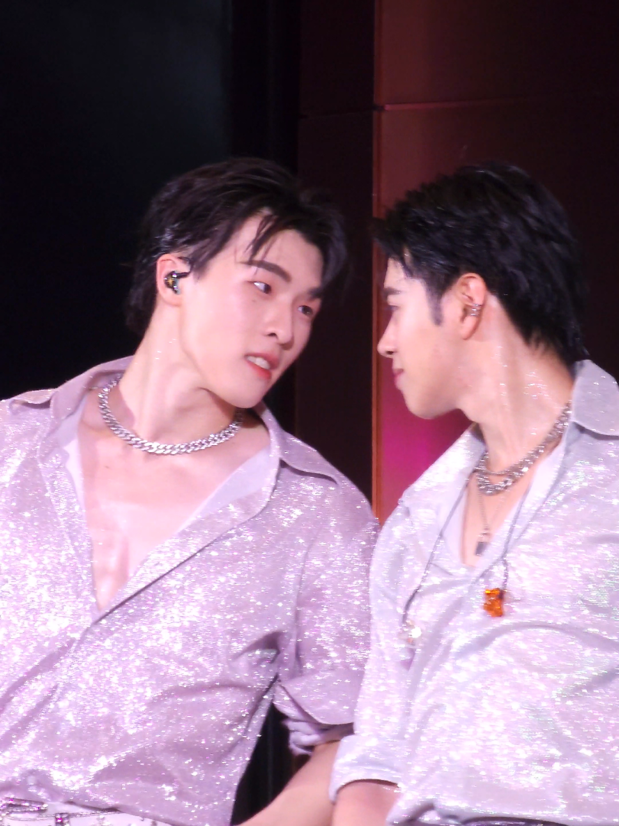 สงสัยชานมมันคงหวานมากสินะ @Kiminoto @Gunn Ratchanon  #TheFirstofManyCelebrations  #PROXIEKim #PROXIEGun #prettygirl_challenge #ฟีดดดシ 