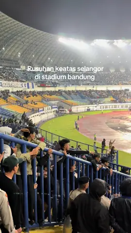 Rusuhan di stadium bandung 🇮🇩  #selangorfc #persibbandung #ultrasel #fy 