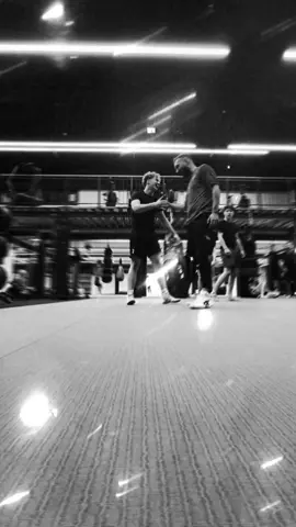 Hartes Rollen mit den Jungs.  Lebe irgendwo zwischen Familie, Glaube, Arbeit, Kartoffeln und Sport.  Alhamdullilah für diese Möglichkeiten🤲🏼 Frankfurt, wir sehen uns nächste Woche 🥔🇲🇦 #bjj #frankfurt #viral #fyp #FoodLover  @MainGym 