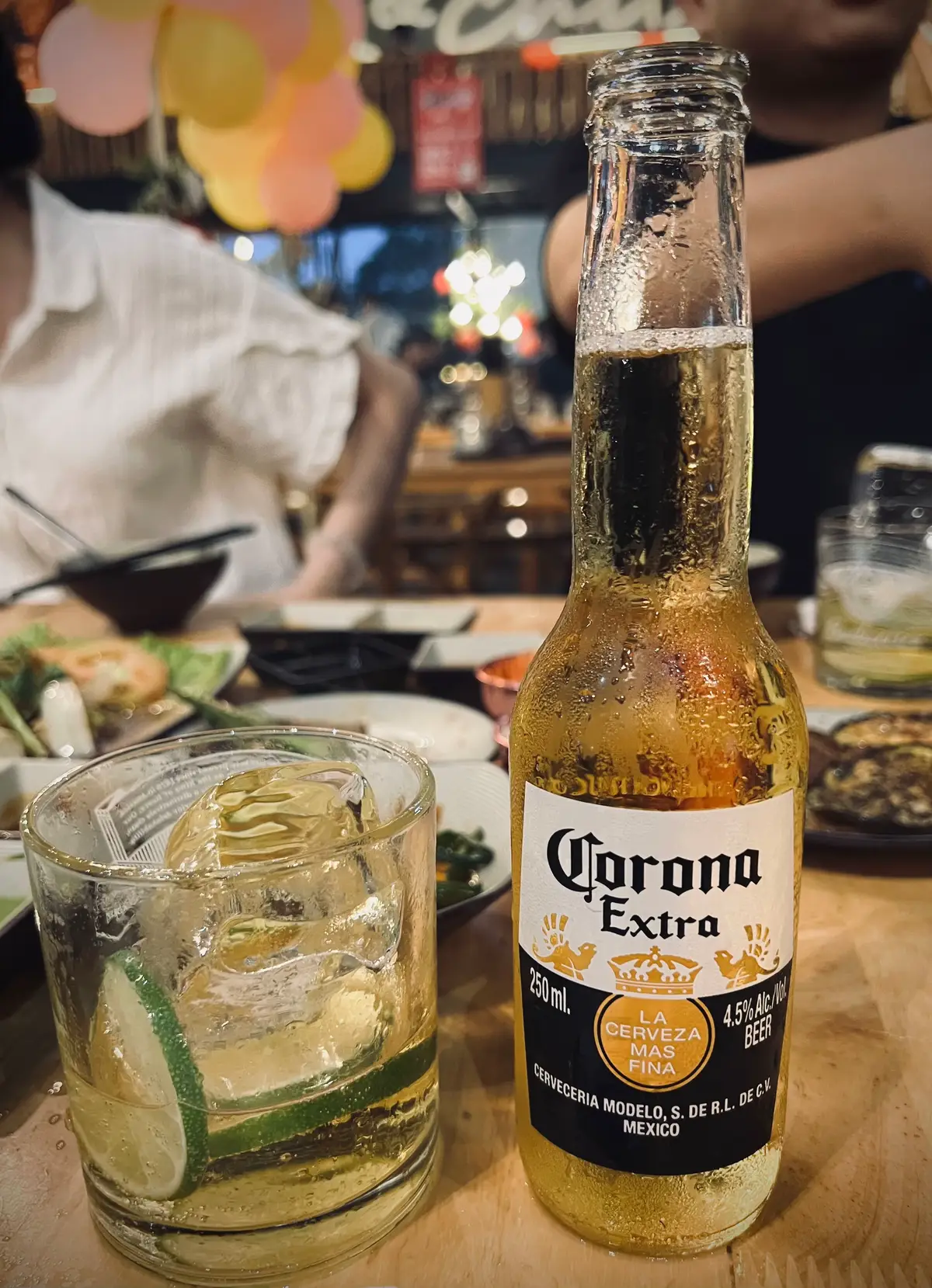 Tiền thì từ từ mình kiếm cũng được mà ?  Chẳng lẽ không có tiền là không được có tình yêu à ?
